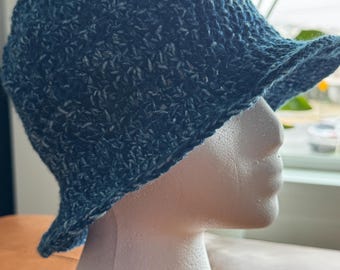 Sombrero de pescador de crochet hecho a mano: un accesorio de verano elegante y cómodo