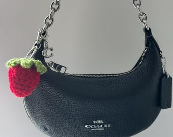 Llavero de fresa de crochet hecho a mano / Dije para bolso / Accesorios