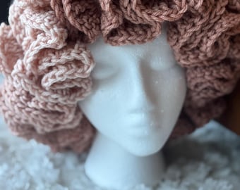 Gorro con volantes de ganchillo personalizado