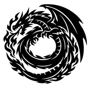 Könnte beinhalten: Illustration eines schwarzen Drachen in einem kreisförmigen Design. Der Drache wird mit scharfen Krallen, Flügeln und einem langen Schwanz dargestellt, der Feuer speit. Das Kunstwerk ist eine kühne, grafische Darstellung, die sich für Produkte mit Fantasy-Thema eignet.