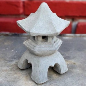 11'  Concrete pagoda figure, Cement garden lantern, Home zen ornament, Outside pagoda lantern, Stone lantern art, Yard zen decor