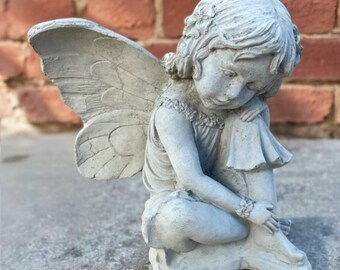 Figurine de lutin en pierre de 10 po., art féerique de jardin, ornement de lutin extérieur, sculpture de fée en béton, décoration de lutin d'arrière-cour, statue de lutin détaillée