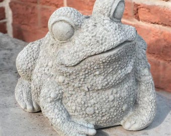 11&#39; Concrete toad, Lawn frog idea, Detailed toad ornament, Stone frog decor, Toad lawn art, Realistic frog figure, Yard toad sculpture