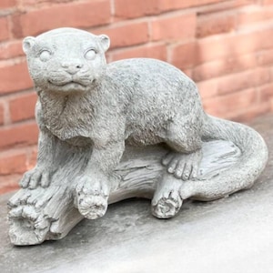 9&#39; Beton otter sculpture, Outside animal decor, Large otter figure, Backyard otter statue, Otter stone ornament, Animal concrete art