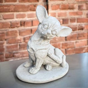 Statue chihuahua de pelouse de 9 pi, figurine de petit chien, chihuahua de jardin, cadeau pour amoureux des animaux de compagnie, ornement de chien de jardin, décoration extérieure chihuahua, art de chien Beton