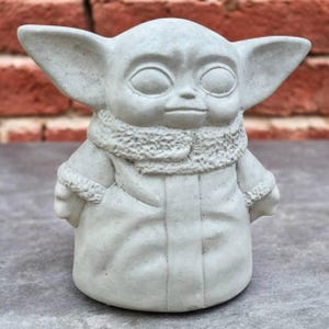 8" Baby yoda statue, Lawn garden art, Outdoor grogu decor, Cartoon gift idea, Concrete yoda figure, Stone grogu ornament, Yard grogu bild 10