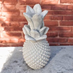 25&#39; Detailed pineapple statue, Lawn fruit art, Outdoor pineapple ornament, Concrete fruit decor, Stone pineapple, Garden fruit sculpture