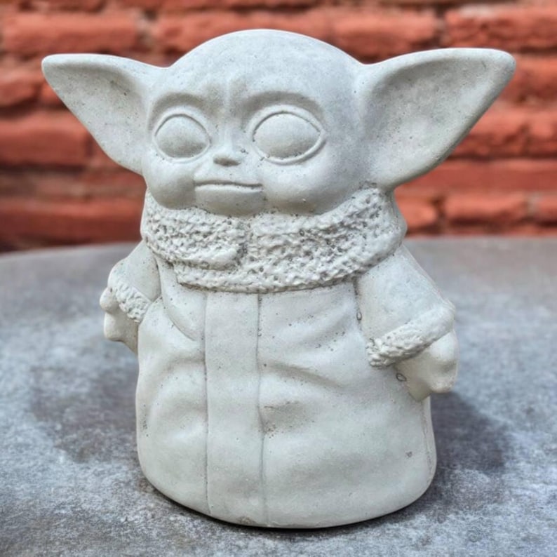 8" Baby yoda statue, Lawn garden art, Outdoor grogu decor, Cartoon gift idea, Concrete yoda figure, Stone grogu ornament, Yard grogu bild 5
