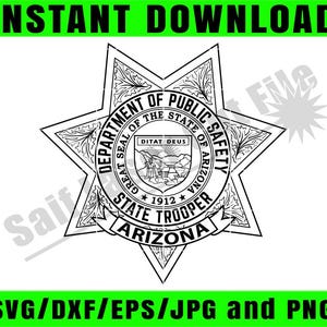 Puede incluir: Diseño en blanco y negro de la insignia de la Patrulla Estatal de Arizona. La insignia tiene forma de estrella con el texto "DEPARTMENT OF PUBLIC SAFETY" y "STATE TROOPER ARIZONA" alrededor de un sello central. También están presentes las palabras "INSTANT DOWNLOAD" y "SVG/DXF/EPS/JPG and PNG".