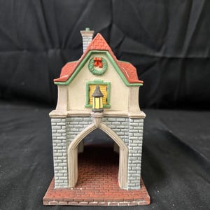 Heritage Village Collection &quot;Gate House&quot;