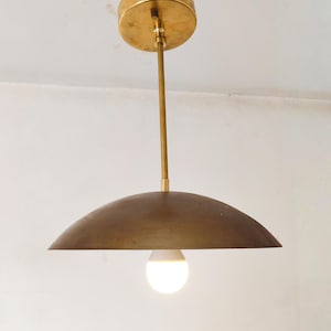 Aldorno Mid-Century Modern Brass Pendant Light – Elegant Ceiling Fixture for Living Room Decor