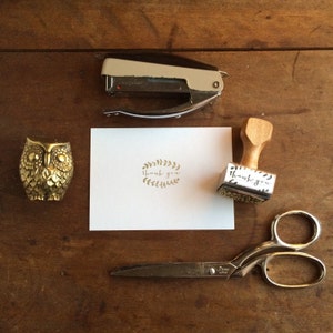 Botanische bruiloft dank u stempel - partij gunst stempel - DIY Card Gift Tag - Hand getrokken wijnstokken takken bloemen vrouwelijke eenvoudige kleine stempel