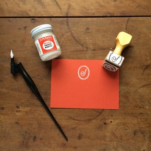 Monogram eerste stempel met handgetekende rand Leuke aangepaste stempel voor briefpapier of notities cadeau voor moeder zus beste vriendin