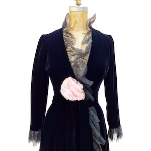 Elizabeth Arden Old Hollywood Velvet & Lace Dressing Gown 1930s style
