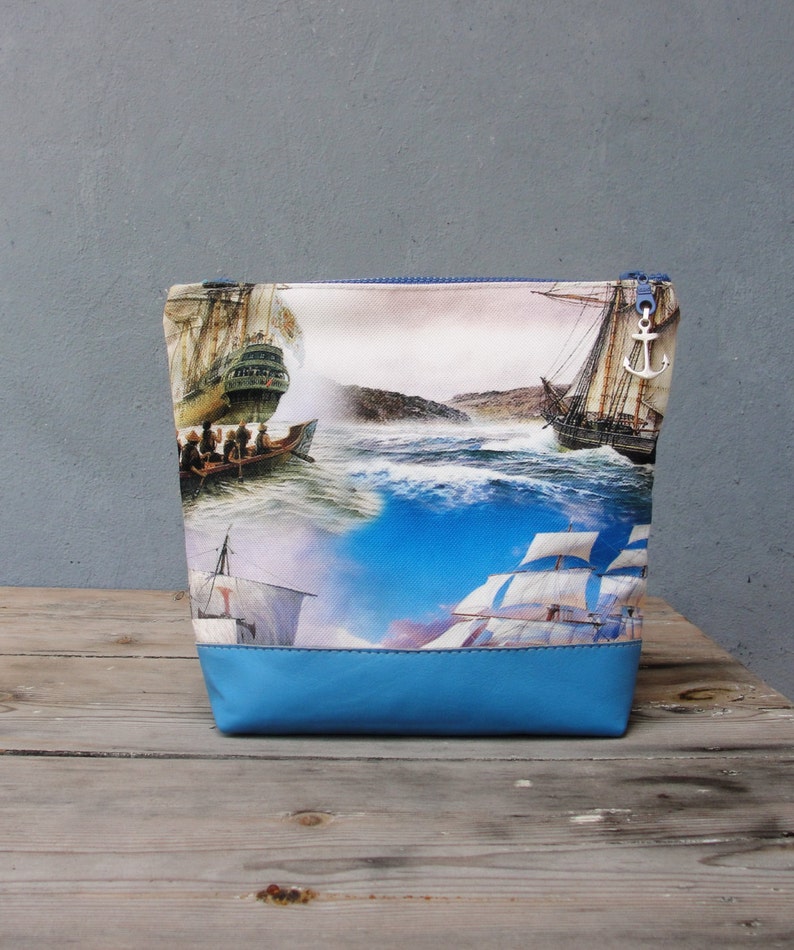 Cartera Náutica de Cuero con Estampado Digital de Veleros y Anclas imagen 6