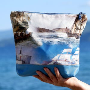 Cartera Náutica de Cuero con Estampado Digital de Veleros y Anclas imagen 3