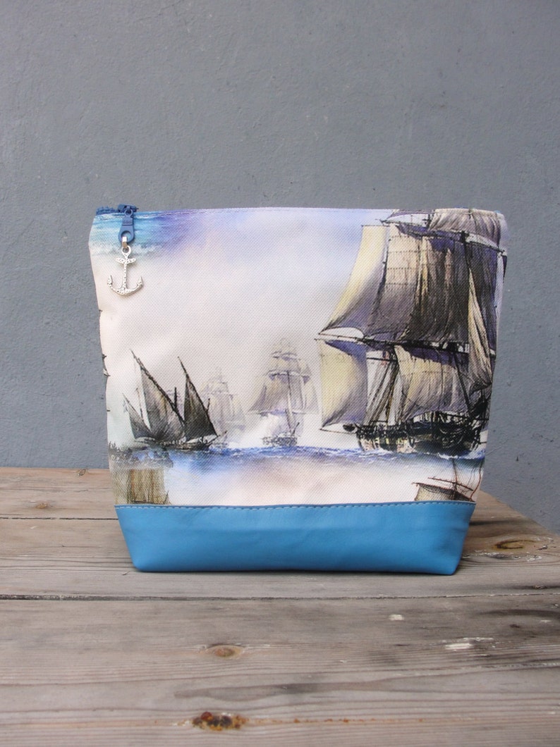 Cartera Náutica de Cuero con Estampado Digital de Veleros y Anclas imagen 9