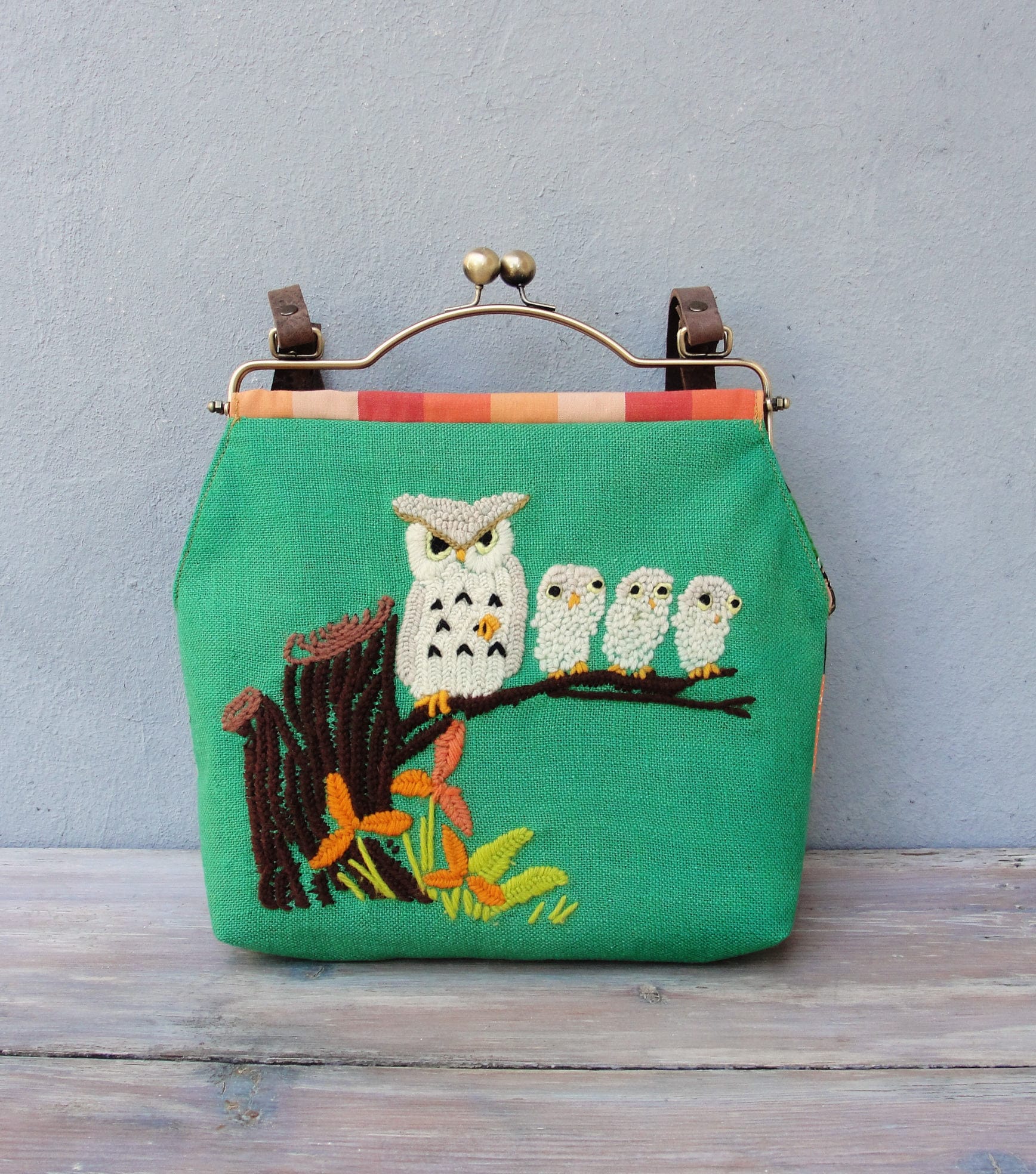 Owl with Baby Owlets Bag - Kelly Green Bag, Vintage Embroidery, Linen, Kiss-lock