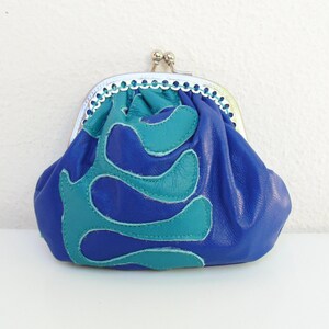 Cartera de cuero con cierre de beso Apliques de cuero azul y verde azulado imagen 9