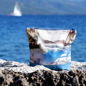 Cartera Náutica de Cuero con Estampado Digital de Veleros y Anclas imagen 2