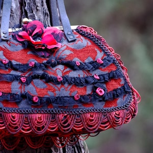 Moulin Rouge Bag, Burlesque Kiss lock Bag - Red and Black Velvet purse