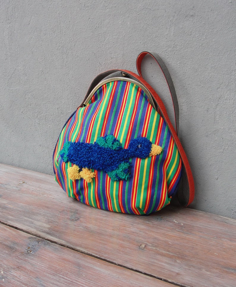 Striped Bird Bag Punch needle Embroidery Kiss-lock image 2