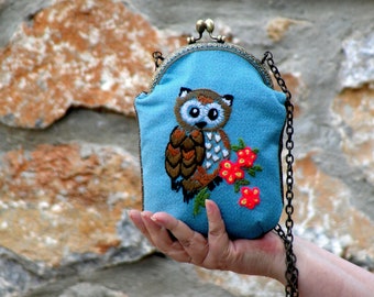 Embroidered Owl Bag, Little Kiss-lock purse, Vintage Embroidery, Floral, Linen, Kiss-lock