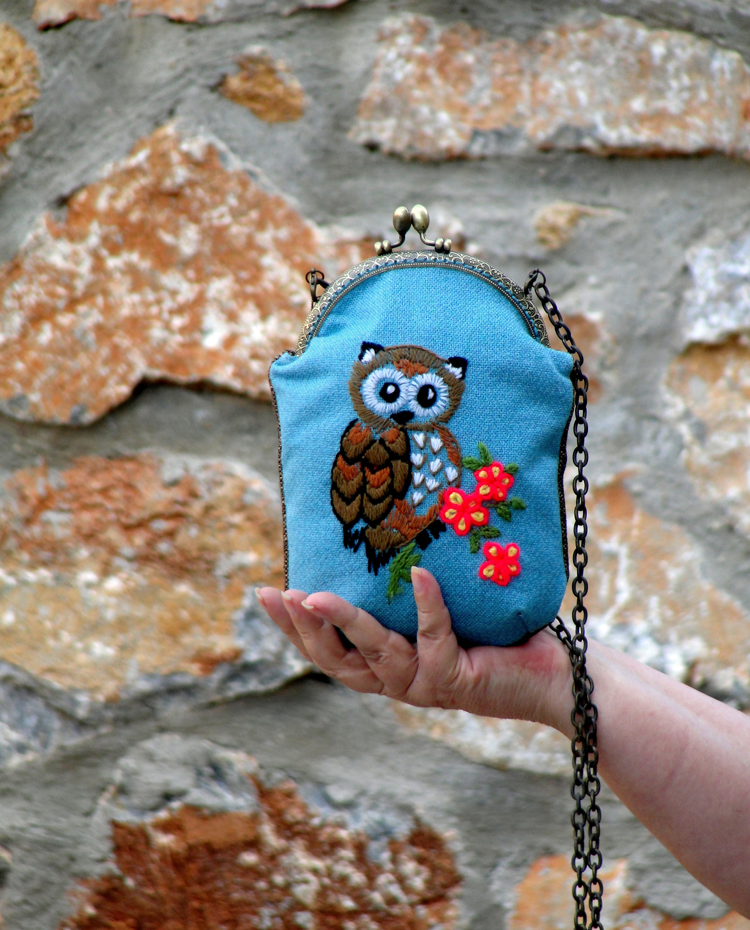 Embroidered Owl Bag, Little Kiss-lock purse, Vintage Embroidery, Floral, Linen, Kiss-lock