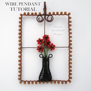 Peut inclure: Tutoriel de pendentif en fil de fer avec un cadre en fil de cuivre bordé de perles, un vase en fil de fer noir et des fleurs en perles rouges. Le texte "Louise Goodchild Designs" est visible au centre du cadre.