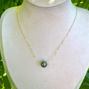 Collier unique de perles de Tahiti, fil et chaîne en or 14 carats