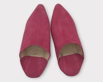 Pink Pointed Moroccan Suede Babouche – Handmade Sheepskin Slippers – Cozy Leather Mules for Women