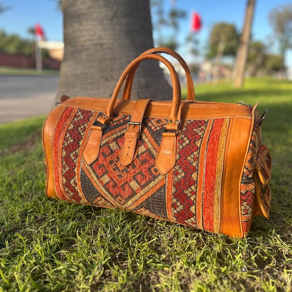 Handgemaakte plunjezak van leer en kelim | Boho-reisweekender | Vintage Marokkaanse tapijttas | Etnische weekendtas | Uniseks sporttas