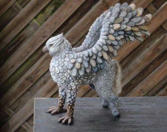 Scultura in feltro di grifone dai segni del mondo magico Animali infeltriti ad ago Statua di grifone Scultura in lana Creatura fantasy