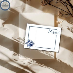 modèle de carte de remerciement en français toile de jouy bleu à imprimer instantanément, remerciements avec fleurs bleues