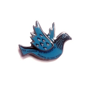 Broche de pájaro azul de Bob Dylan: Pin de paloma de resina de EllyMental