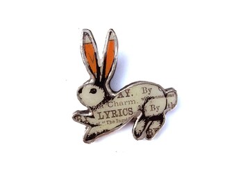 Paroles Rabbit Resin Victoriana Spring Brooch par EllyMental