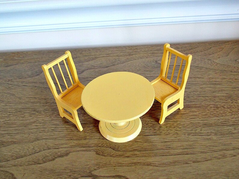 dollhouse table and chairs