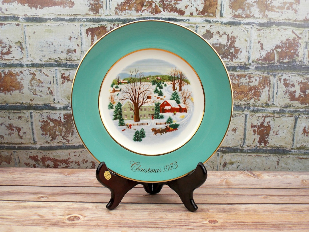 Avon Christmas Plate 1973, Christmas on the Farm, First Edition, Enoch