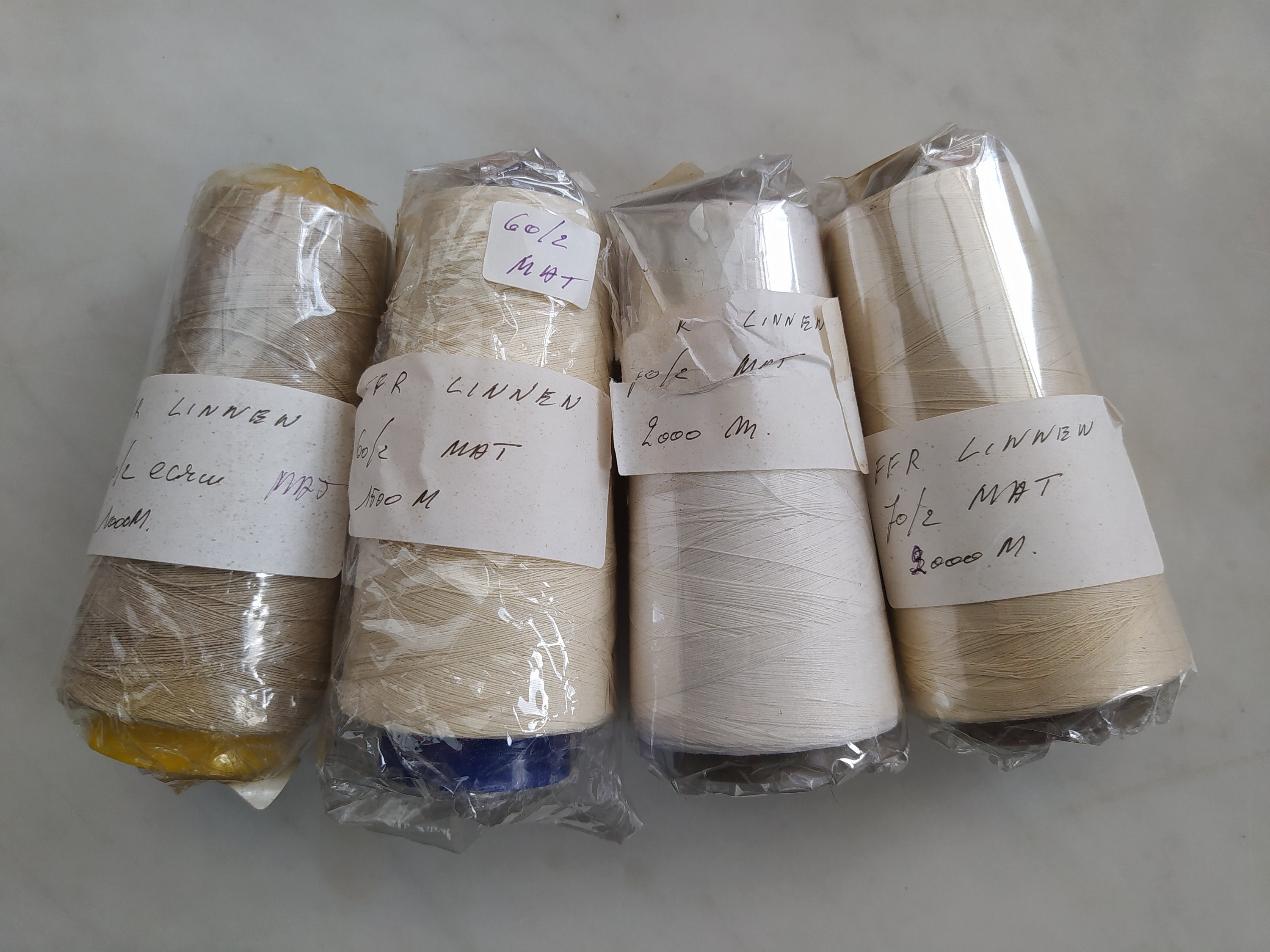 mattes Leinengarn - weiß, offwhite und ecru - 40er, 60er und 70er Jahre - vintage - 1970