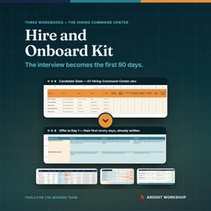 Può includere: Un kit digitale di assunzione e inserimento con tre cartelle di lavoro e un centro di comando. Il grafico mostra interfacce di fogli di calcolo intitolate Candidate Slate e Offer to Day 1, con il testo The interview becomes the first 90 days.