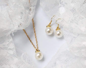 Pearl necklace and earring set
