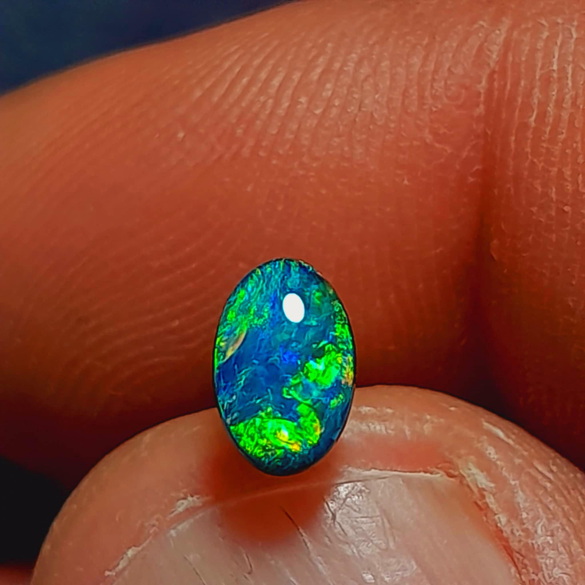 Australian Coober Pedy opal doublet   .40ct    (14D)
