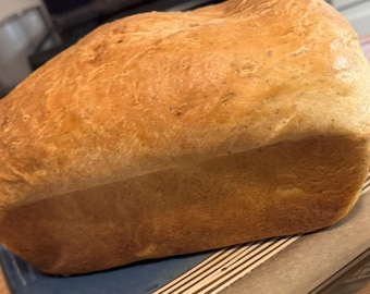 Homemade White Bread: Golden Crust, Soft Interior