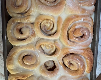 Cinnamon Roll Tray: 12 Soft, Sweet Bakery Rolls
