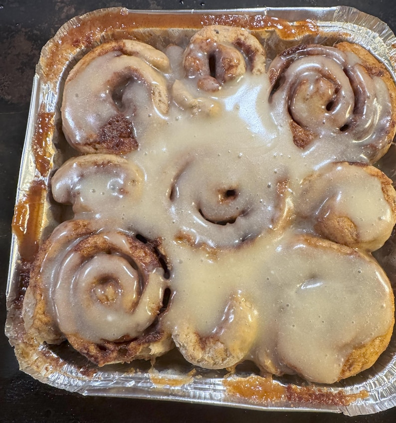 Irresistibly Decadent Gluten-Free Cinnamon Rolls! - A Mouthwatering Pan of 8 Delightful Treats! zdjęcie 3