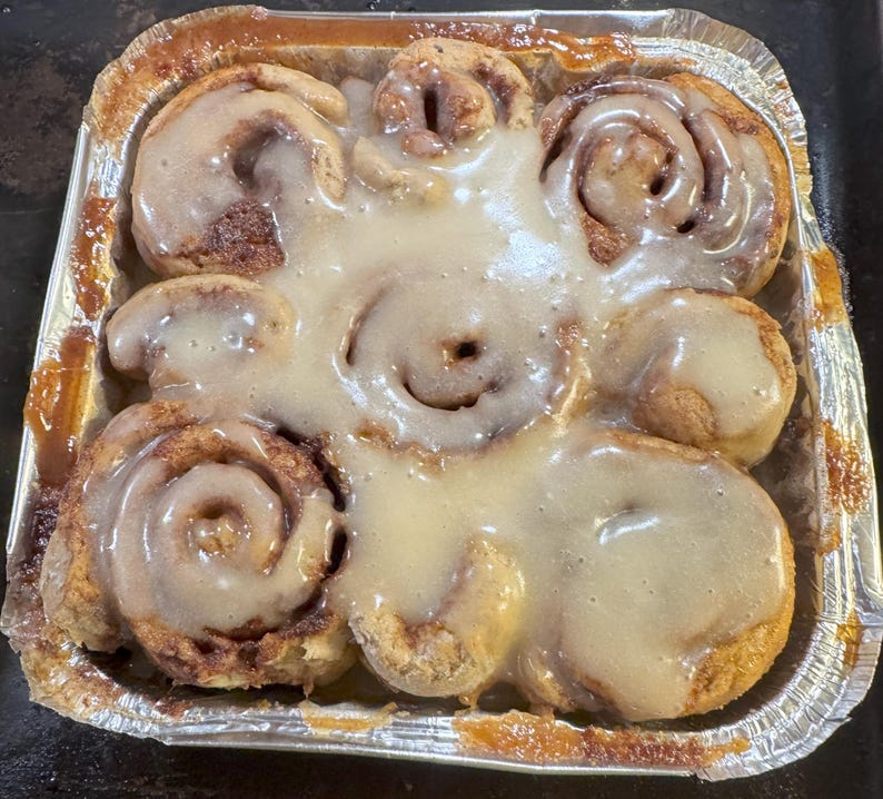 Irresistibly Decadent Gluten-Free Cinnamon Rolls! - A Mouthwatering Pan of 8 Delightful Treats! zdjęcie 4