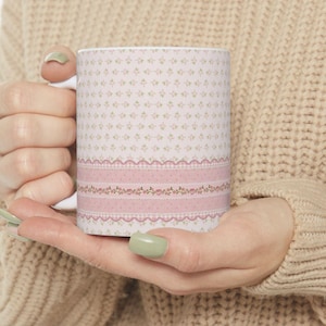 Vintage Floral Ceramic Coffee Mug: Shabby Chic Rose Design