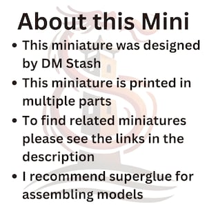 Pode incluir: Texto sobre uma miniatura projetada por DM Stash. A miniatura &eacute; impressa em v&aacute;rias partes. O texto recomenda supercola para montar os modelos.
