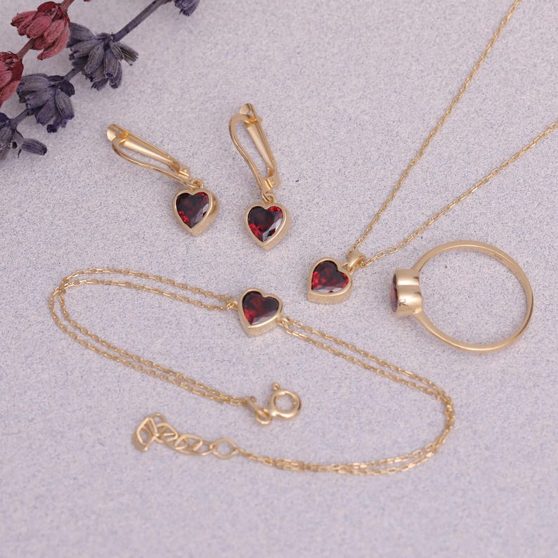 Garnet Heart Ring, 14K Solid Gold, January Birthstone Jewelry, Bezel Heart Ring, Valentines or Birthday Gift