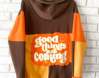 Upcycled hoodie met patchwork: herwerkte trui met halve rits (maat S)